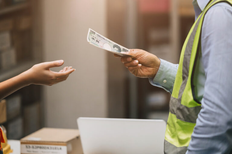 Barzahlung Mitarbeiter Lager Schwarzarbeit-Mobile